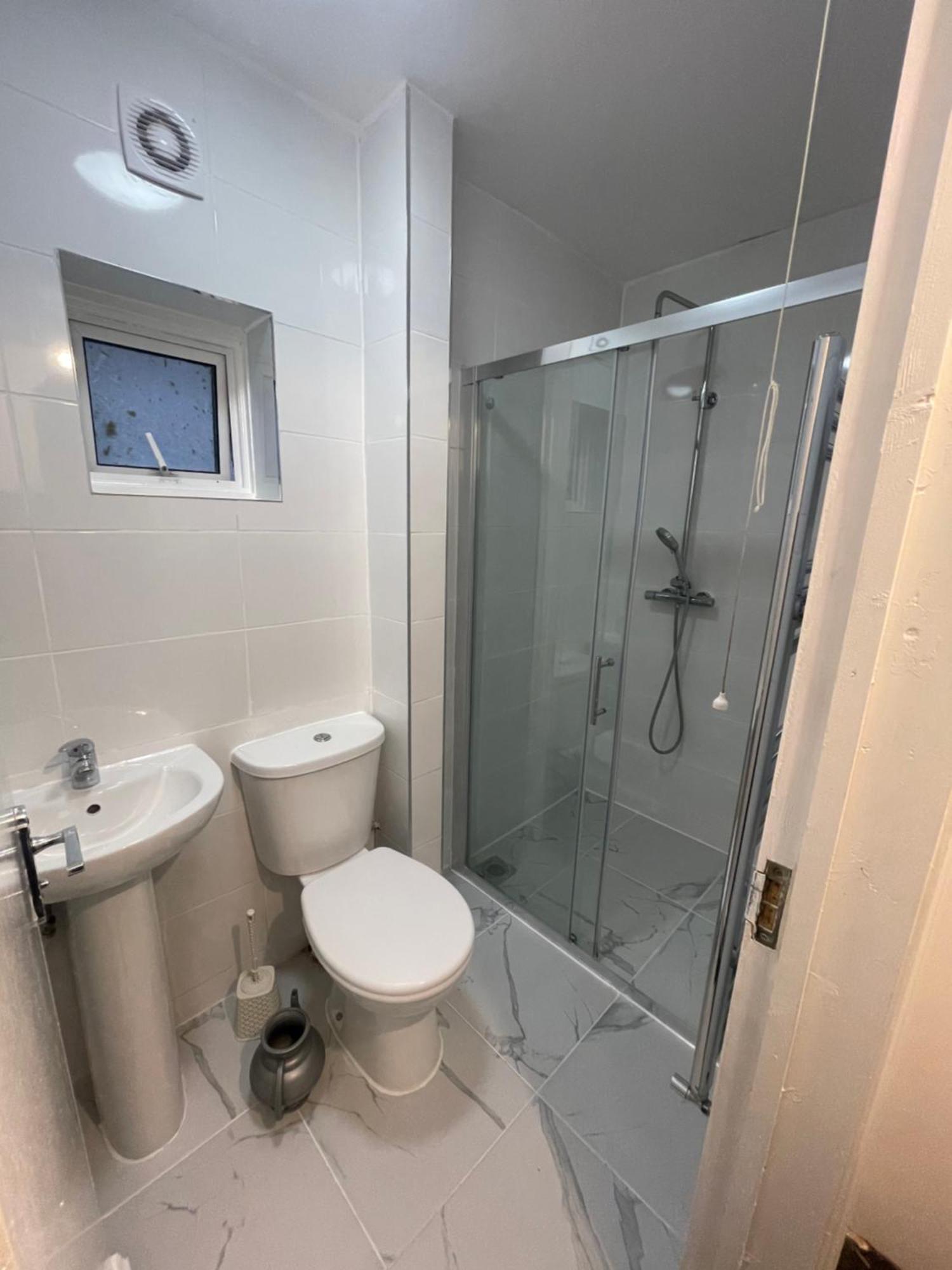Cozy Private Rooms In Homestay Ilford Exterior foto